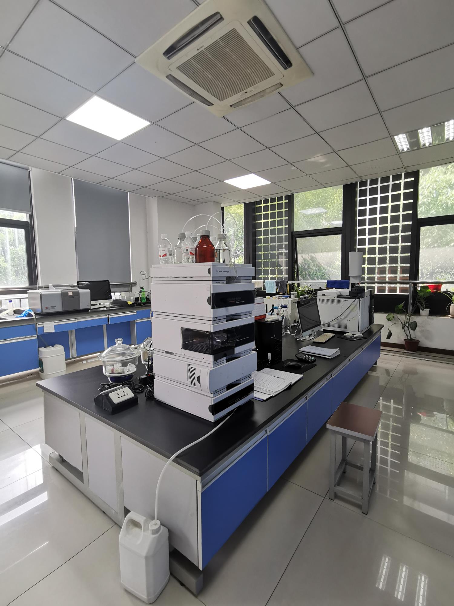 Detection and analysis room